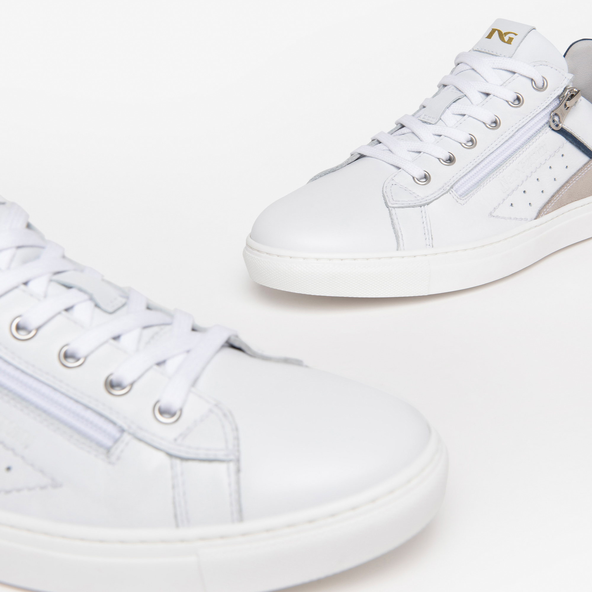 Nerogiardini sneakers uomo bianche in vera pelle con suola in gomma e tallone cuoio